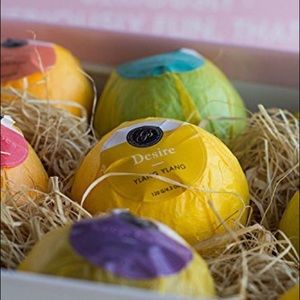 5/$30 Grace and Stella Lavender Bath Bomb!